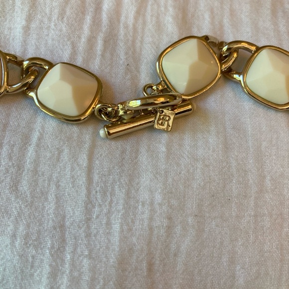 Banana‎ Republic Cream Colored Statement Necklace Toggle Clasp - Picture 3 of 8